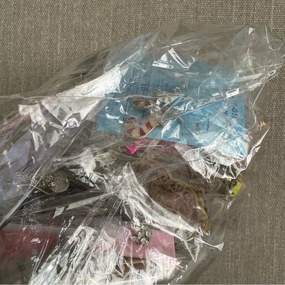 Large Mystery Lot of Post Earrings Modern and Vintage Wearable - Picture 3 of 6